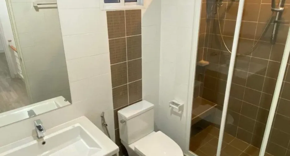For rent 3 bedrooms townhouse in Mueang Nonthaburi, Nonthaburi