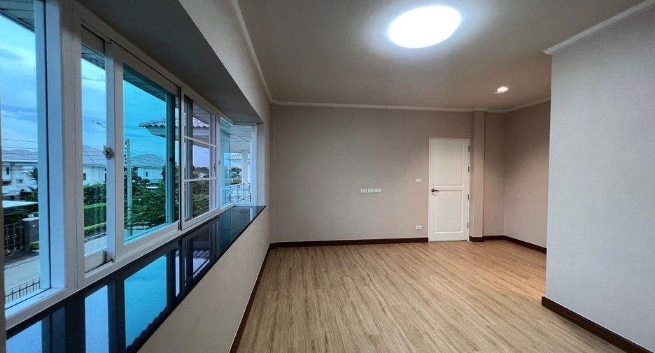 For sale 4 bedrooms house in Thawi Watthana, Bangkok