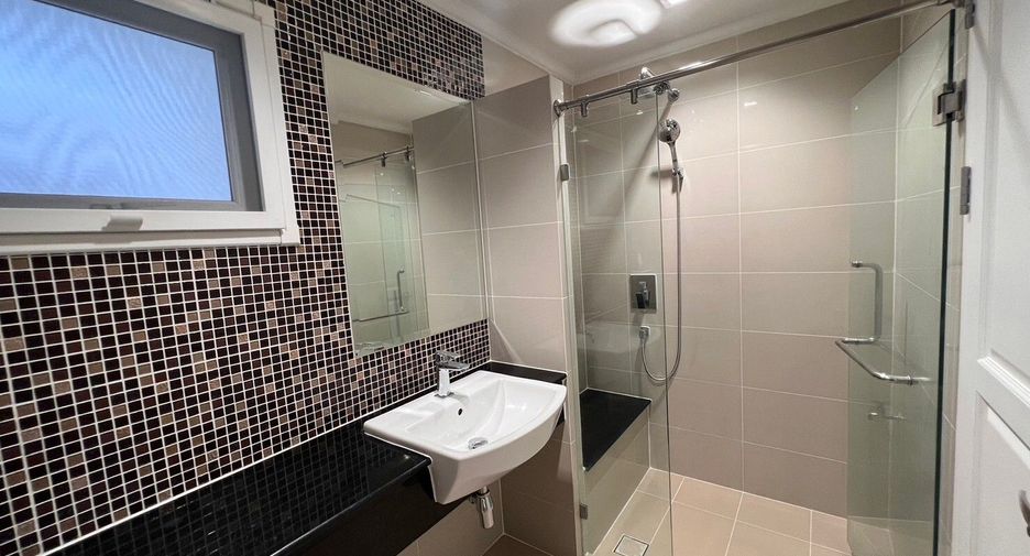 For sale 4 bedrooms house in Thawi Watthana, Bangkok