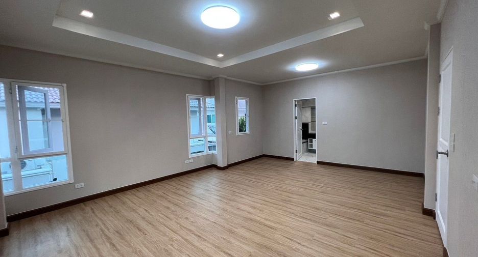For sale 4 bedrooms house in Thawi Watthana, Bangkok