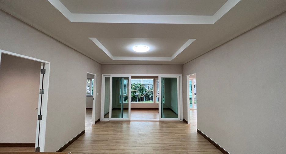 For sale 4 bedrooms house in Thawi Watthana, Bangkok