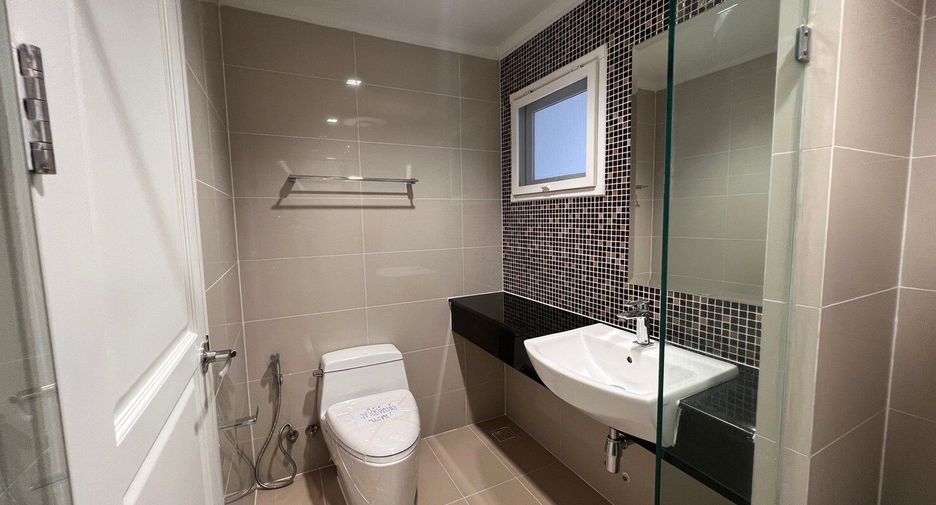 For sale 4 bedrooms house in Thawi Watthana, Bangkok