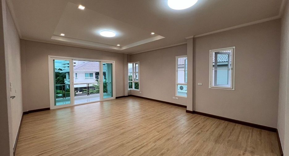 For sale 4 bedrooms house in Thawi Watthana, Bangkok