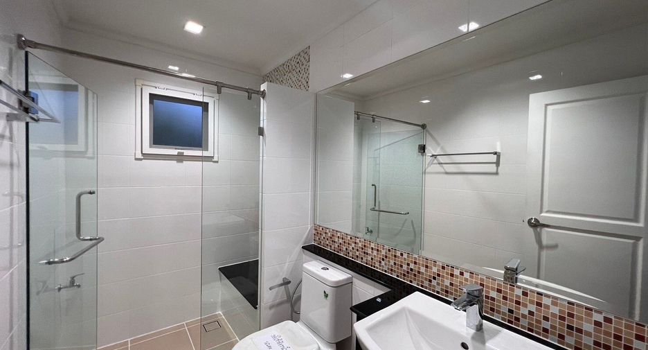 For sale 4 bedrooms house in Thawi Watthana, Bangkok