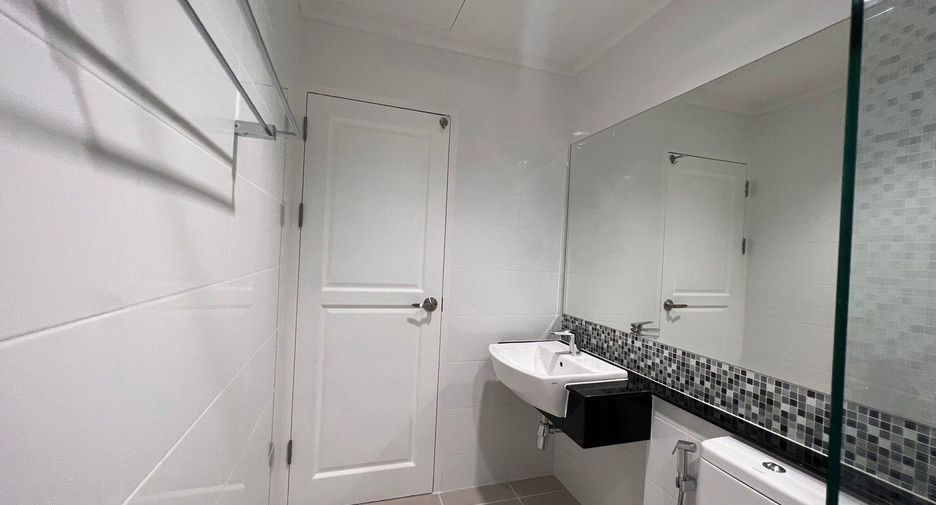 For sale 4 bedrooms house in Thawi Watthana, Bangkok