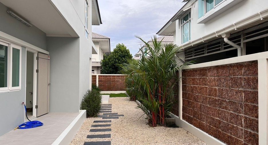 For sale 4 bedrooms house in Thawi Watthana, Bangkok