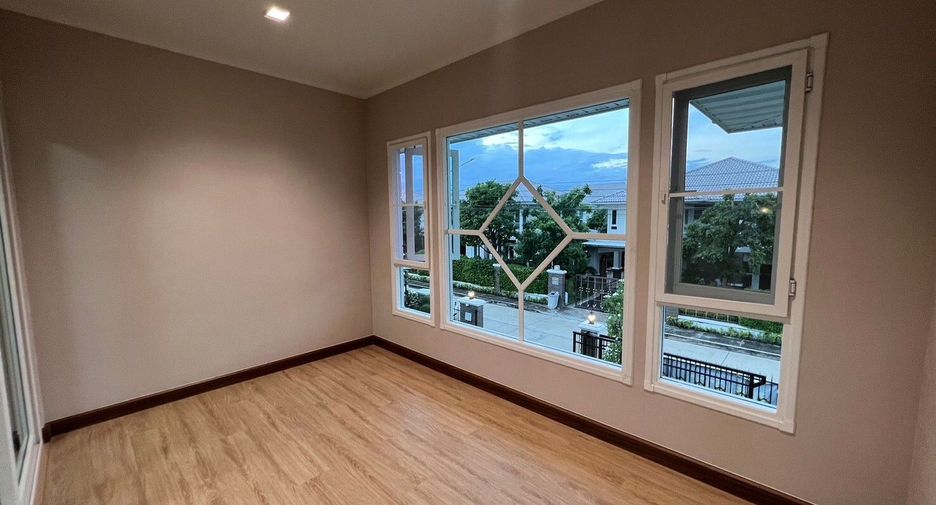 For sale 4 bedrooms house in Thawi Watthana, Bangkok