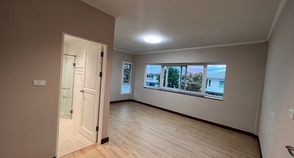 For sale 4 bedrooms house in Thawi Watthana, Bangkok