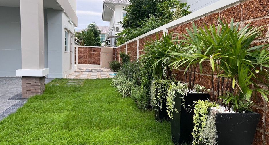 For sale 4 bedrooms house in Thawi Watthana, Bangkok