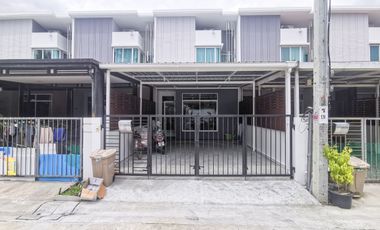 À vendre 3 chambres maison de ville à Bang Khun Thian, Bangkok