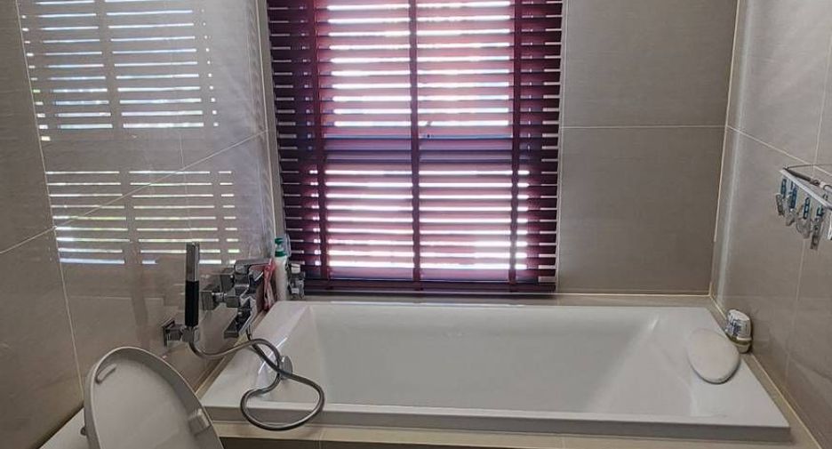 For sale 2 ベッドルーム condo in Bang Na, Bangkok