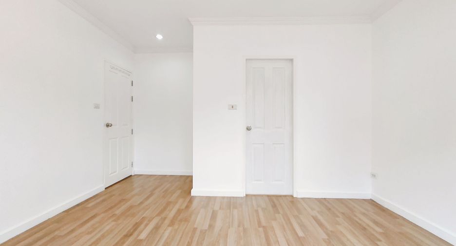 For sale 5 bedrooms house in Nong Chok, Bangkok