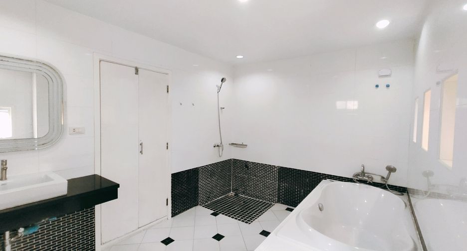 For sale 5 bedrooms house in Nong Chok, Bangkok
