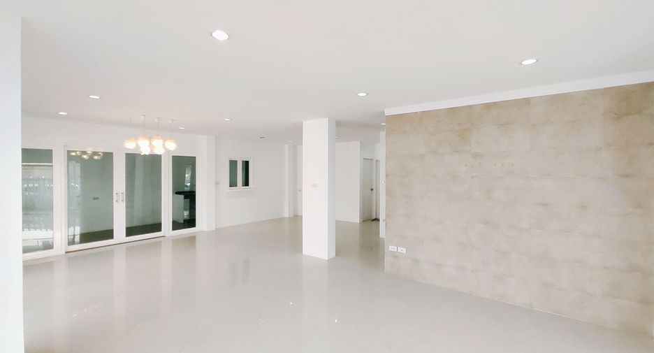 For sale 5 bedrooms house in Nong Chok, Bangkok