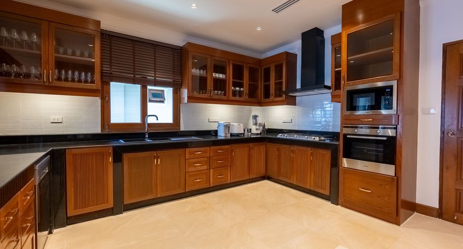 For rent 7 bedrooms villa in Thalang, Phuket