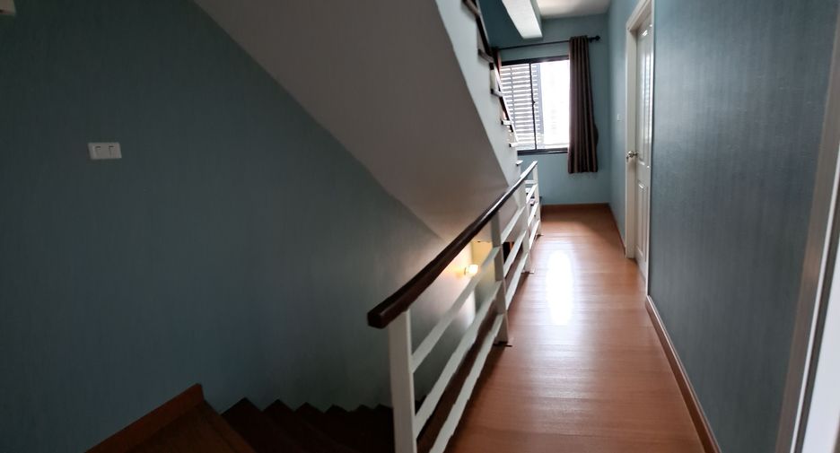 À vendre 4 chambres maison de ville à Khan Na Yao, Bangkok