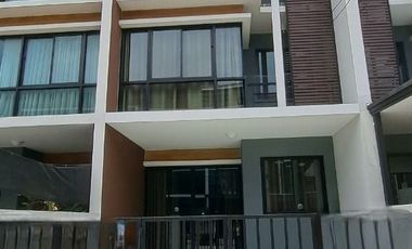 For sale 4 ベッドルーム townhouse in Khan Na Yao, Bangkok