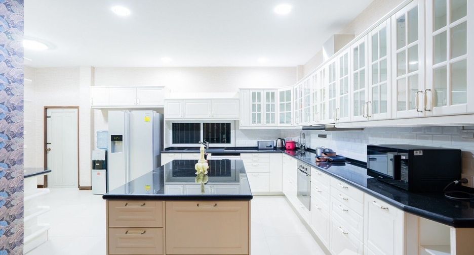 Villa en venta de 5 habitaciones en Bang Lamung, Chonburi
