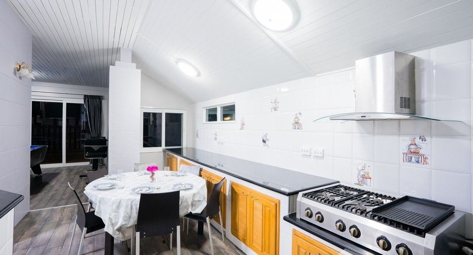 Villa en venta de 5 habitaciones en Bang Lamung, Chonburi