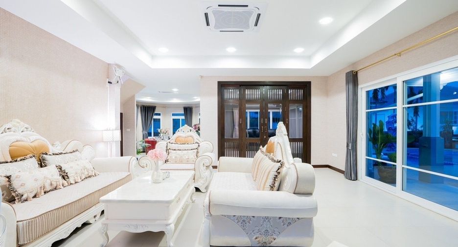 Villa en venta de 5 habitaciones en Bang Lamung, Chonburi