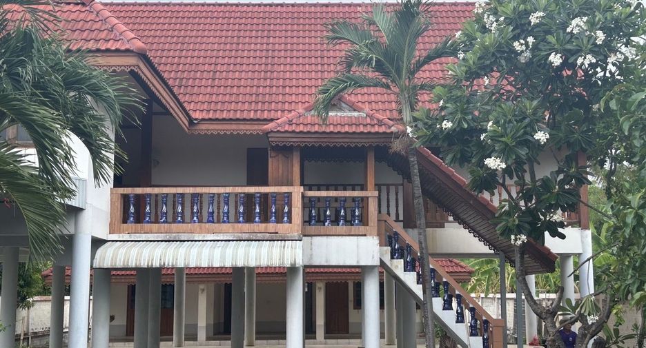 For sale 5 bedrooms house in Thong Saen Khan, Uttaradit