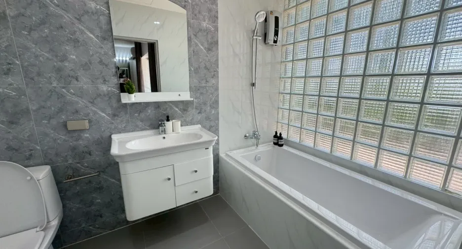 For rent 3 bedrooms condo in Ban Chang, Rayong