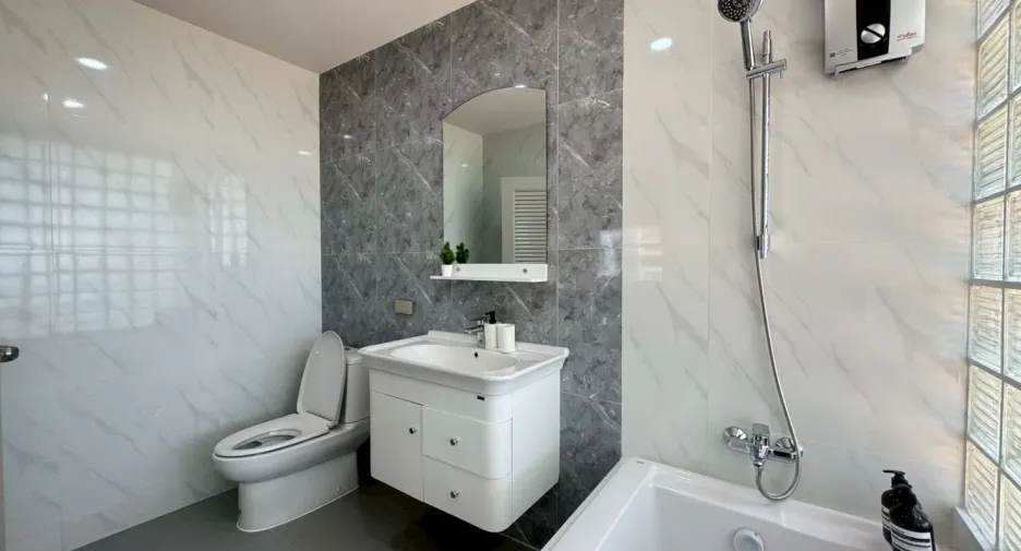 For rent 3 bedrooms condo in Ban Chang, Rayong
