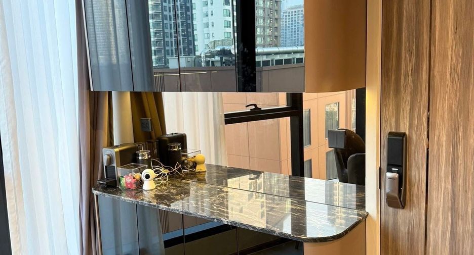 For sale 1 bed condo in Khlong Toei, Bangkok