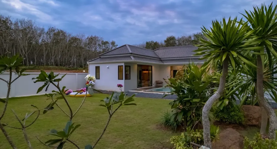 For sale 3 bedrooms villa in Mueang Krabi, Krabi