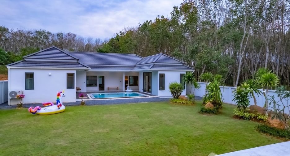 For sale 3 bedrooms villa in Mueang Krabi, Krabi