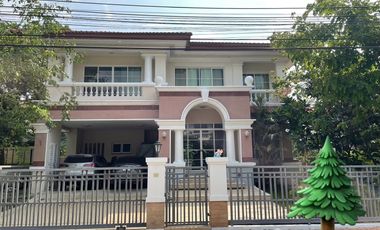 Casa en venta y en alquiler de 4 habitaciones en Mueang Samut Prakan, Samut Prakan