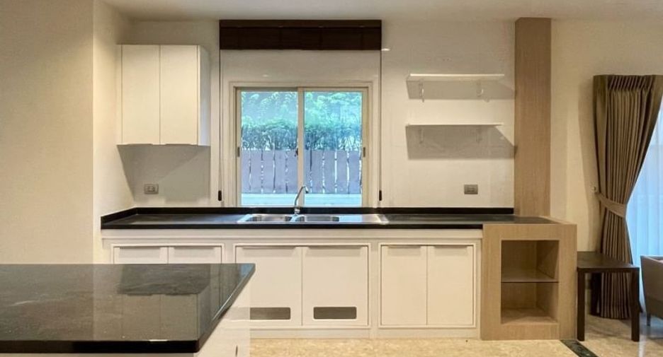 For sale and for rent 5 bedrooms house in Prawet, Bangkok