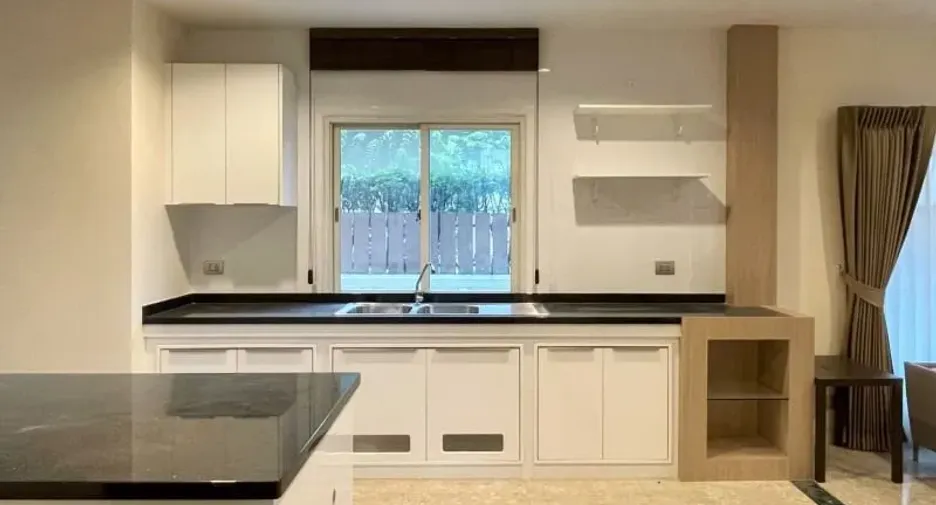For sale and for rent 5 bedrooms house in Prawet, Bangkok