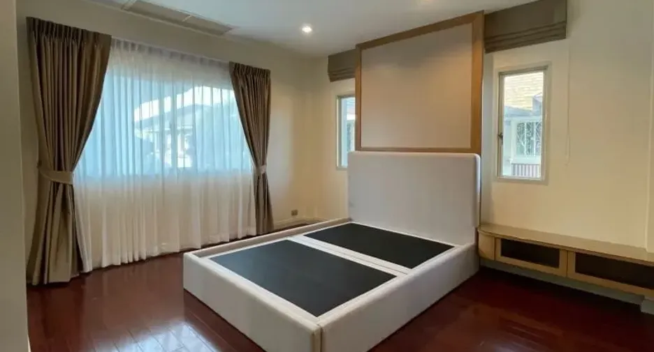 For sale and for rent 5 bedrooms house in Prawet, Bangkok
