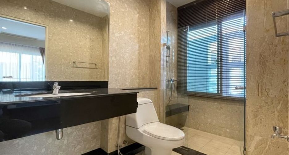For sale and for rent 5 bedrooms house in Prawet, Bangkok