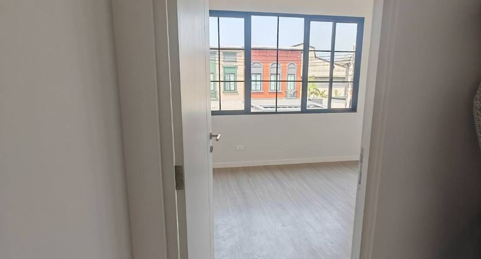 For sale 3 bedrooms townhouse in Bang Phli, Samut Prakan