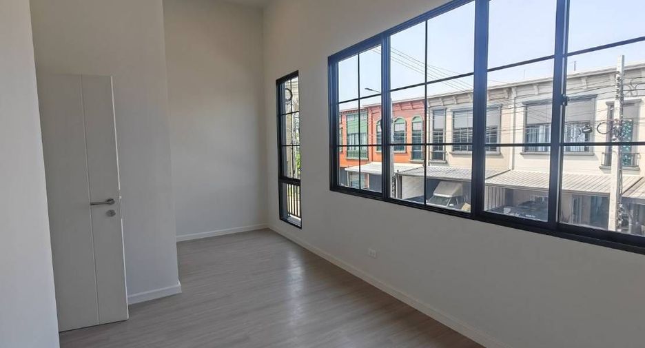 For sale 3 bedrooms townhouse in Bang Phli, Samut Prakan