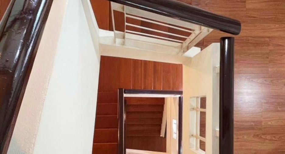 À vendre 3 chambres maison de ville à Bang Na, Bangkok