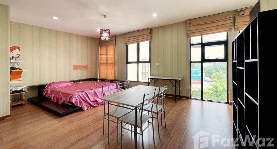 For sale 3 ベッドルーム townhouse in Bang Na, Bangkok