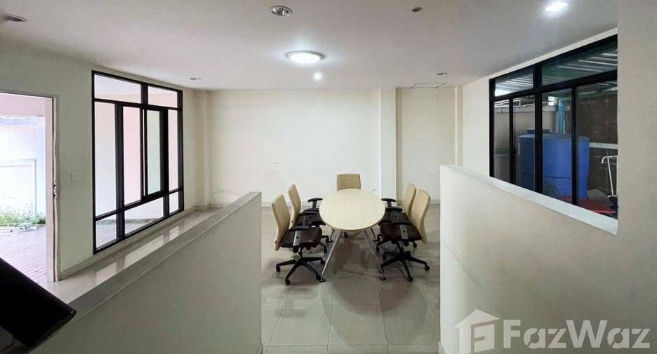 À vendre 3 chambres maison de ville à Bang Na, Bangkok