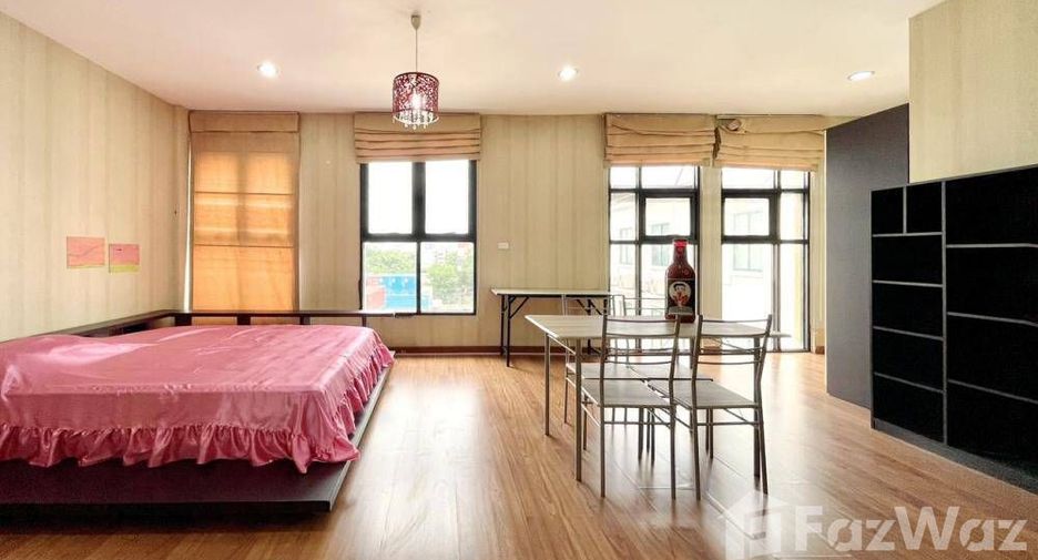 À vendre 3 chambres maison de ville à Bang Na, Bangkok
