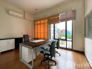 Casa adosada en venta de 3 habitaciones en Bang Na, Bangkok