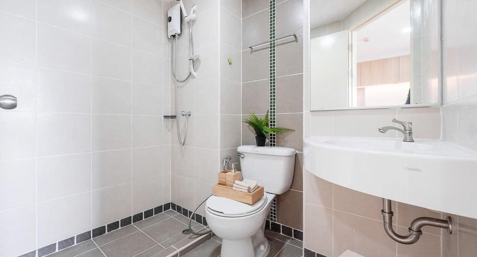 For sale 1 bed condo in Khan Na Yao, Bangkok