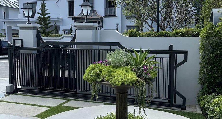 For sale and for rent 5 bedrooms house in Saphan Sung, Bangkok