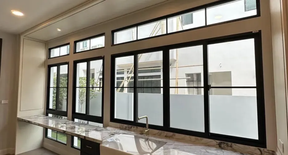For sale and for rent 5 bedrooms house in Saphan Sung, Bangkok