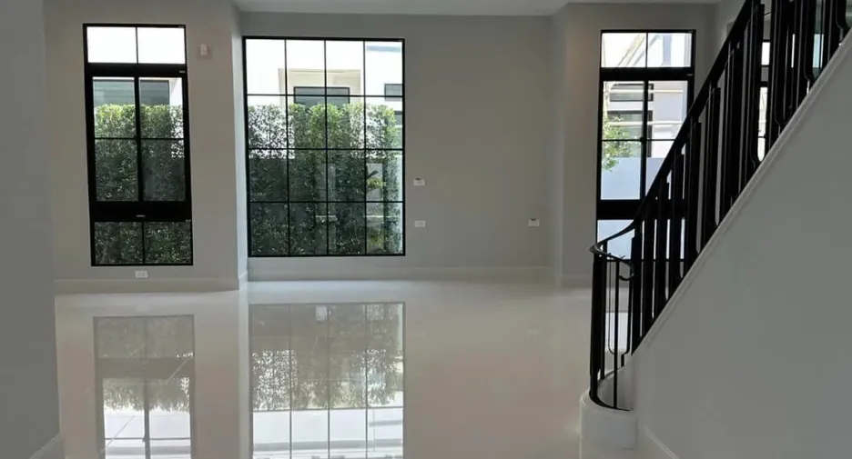 For sale and for rent 5 bedrooms house in Saphan Sung, Bangkok