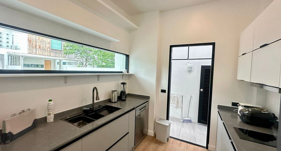 For rent 3 bedrooms villa in Mueang Phuket, Phuket