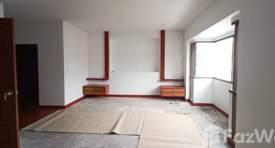 Reihenhaus zum Kauf mit 4 Zimmer in Wang Thonglang, Bangkok