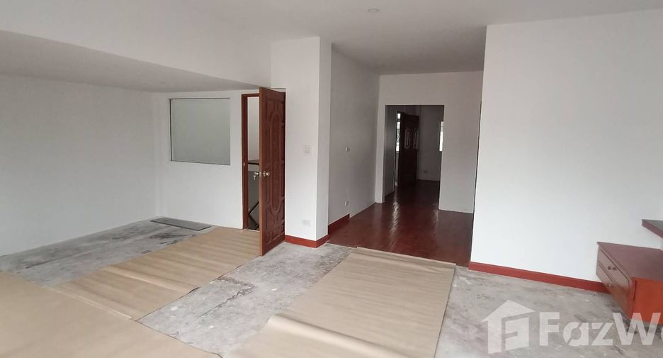 Reihenhaus zum Kauf mit 4 Zimmer in Wang Thonglang, Bangkok