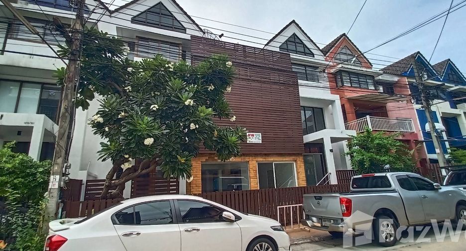Reihenhaus zum Kauf mit 4 Zimmer in Wang Thonglang, Bangkok